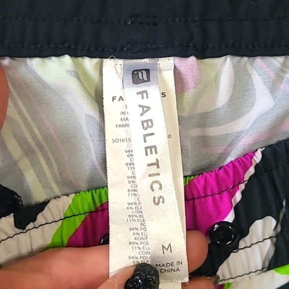 Fabletics Carrie Carnival Print Athletic Running Gym Workout Shorts Womens Sz M - Picture 10 of 16